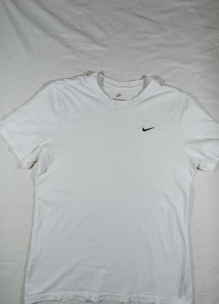 (l) nike футболка белая с маленьким логотипом