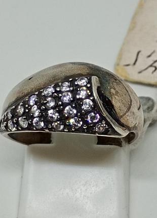 Серебряная кольца с фианитами.
