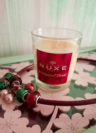 Новая ароматизированная свеча nuxe podigieux floral (франция)
