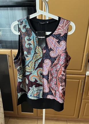 Принтований топ desigual