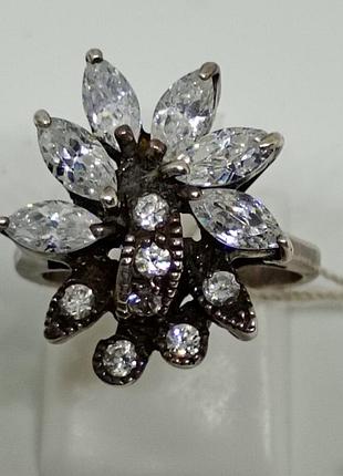 Серебряная кольца с фианитами.