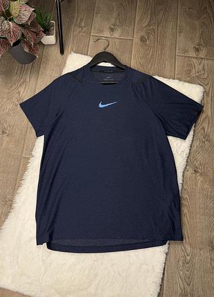 Спортивна футболка nike pro