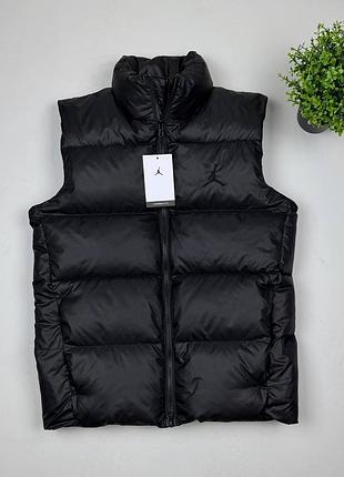 Жилетка jordan  - ﻿﻿в чорному кольорі - pозміри: xs.s.m.l.xl. - вишитий логотип - primaloft®  - фурнітура: ykk