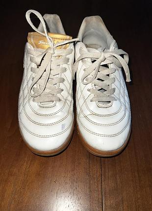 Білі жіночі кросівки sneakers