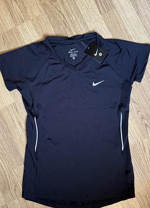 Футболка жіноча nike