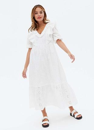 Белое женское платье прошвой new look макси длины, с тонкой подкладкой, рукав 3/4 хлопок, бирок нет.