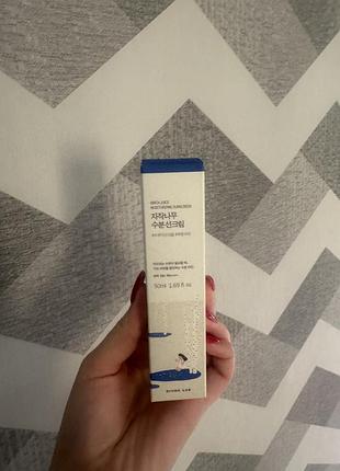 Сонцезахисний крем з березовим соком round lab birch juice moisturizing sunscreen 50 ml