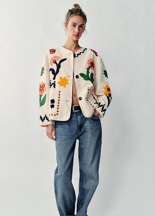 Жіноча куртка жакет з декоративною вишиванкою zara