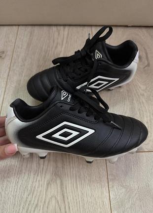 Дитячі футбольні бутси umbro calcio в кольорі black/white, розмір 31,5 ( 18,7-19,5 см)