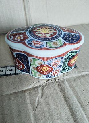 Фарфорова скринька , шкатулка