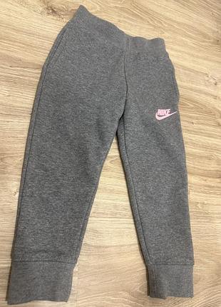 Дитячі спортивні штани nike 98–104 см 3–4 роки утеплені на флісі