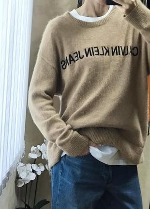 Светр calvin klein jeans бежевого кольору з суміші вовни та альпаки.