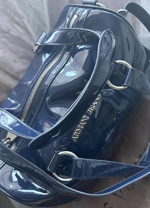 Сумка armani jeans , лакова , синя