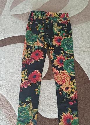 Джинсы женские