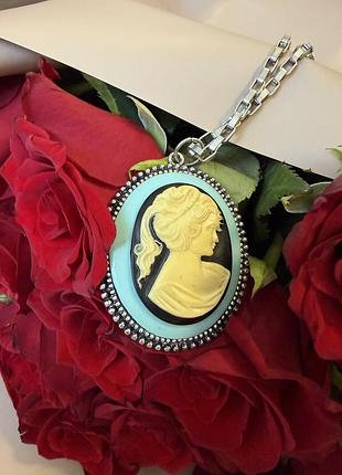 Вінтажна підвіска камея на ланцюжку