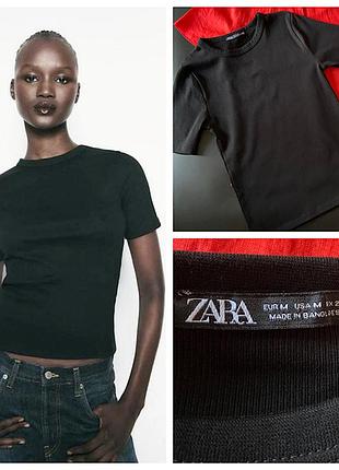 Чорна жіноча котонова футболка у рубчик від zara