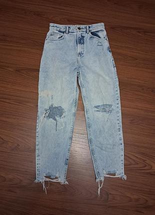 Голубые рваные джинсы мом bershka eur36 us 04 mex26