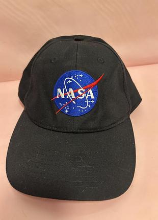Класична чорна бейсболка з вишитим круглим логотипом nasa