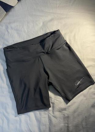 Спортивні шорти nike