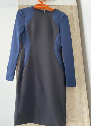 Елегантна сукня-футляр у стилі color-block із моделюючим ефектом
