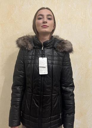 Шкіряний пуховик з чорнобуркою с/м