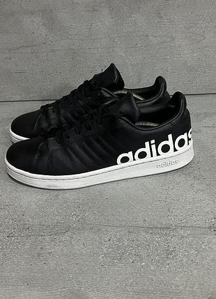 Оригінальні кросівки/кеди adidas