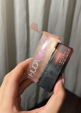 Помада huda beauty