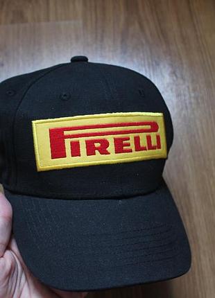 Унисекс кепка черная бейсболка pirelli украшена фирменным вышитым желто-красным логотипом бренда