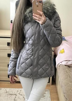 Жіночий зимовий пуховик xs, натуральний пух, хутро єнота, сірий