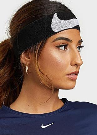 Черная эластичная унисекс повязка на голову nike logo knit elastic headband с белым логотипом swoosh