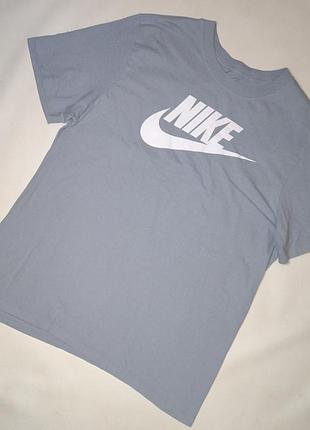 Светло-серая футболка the nike tee