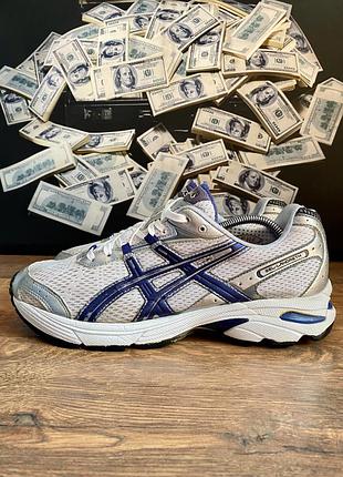 Кросівки  asics (gel igs) чоловічі, мають біло синій колір, розмір 44,5, матеріал сітка.