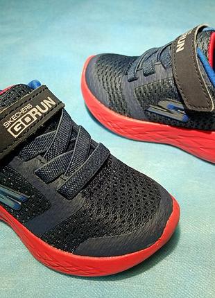 Легкие детские кроссовки бренд: skechers модель: gorun (sn 97860n), размер 22, длина стельки 14.5 см. материал верха: текстиль (дышащая сетка)
