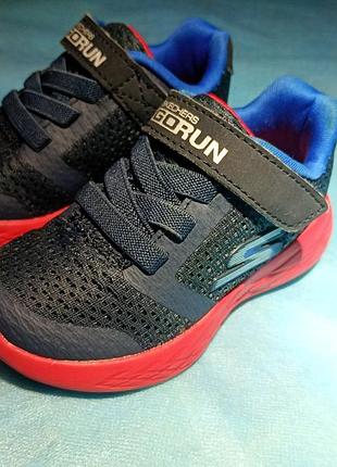 Легкие детские кроссовки бренд: skechers модель: gorun (sn 97860n), размер 22, длина стельки 14.5 см. материал верха: текстиль (дышащая сетка) 5