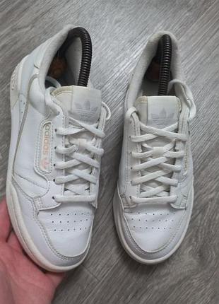 Фірмові кросівки adidas