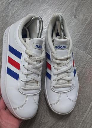 Детские кроссовки adidas 35 размер