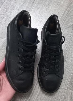 Фірмові кросівки adidas