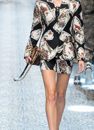 Пара тузов  + фарт: костюм в покер dolce gabbana