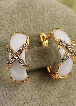 Сережки xuping jewelry золотий перетин з білою керамікою 1,8 см золотисті