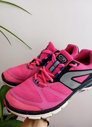 Ярко-розовые беговые кроссовки бренда kalenji (модель линии run active) от decathlon 41-42