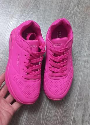 Кросівки для дівчинки skechers