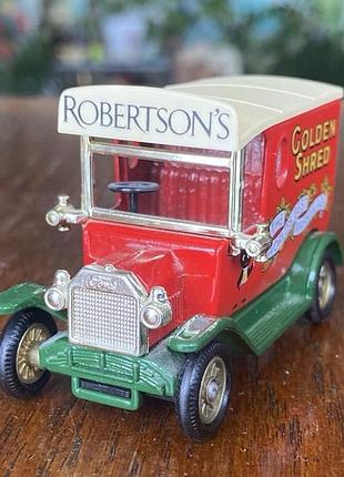 Модель автомобиля golden shred 1:43 lledo англия
