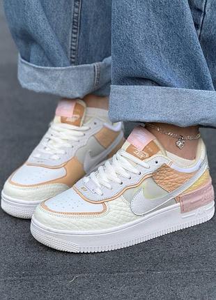 Жіночі кросівки nike air force 1 shadow кремово-білі