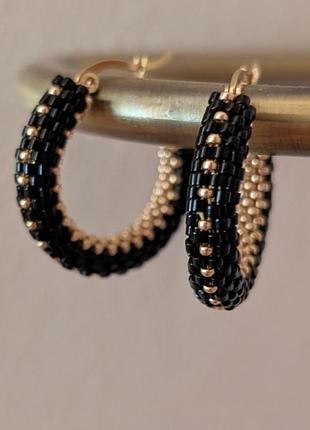 Серьги кольца из японского бисера черно-золотого цвета ручная работа