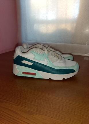 Кроссовки nike. размер 33
