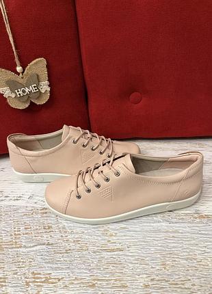 Кожаные фирменные кроссовки ecco 38р.
