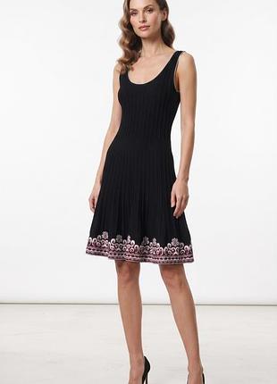 Элегантное черное вязаное платье étincelles couture с винным / белым узором по низу