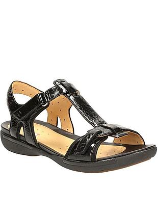 Кожаные  лаковые анатомические сандалии clarks un voshell /15367/из премиальной линейки unstructured
