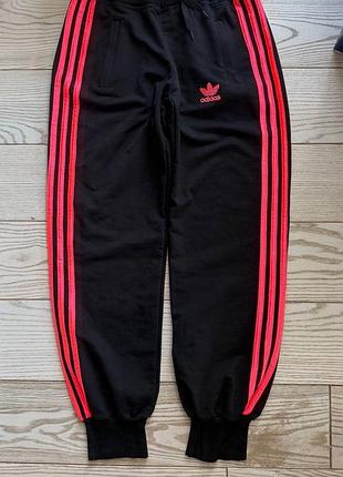 Спортивні штани adidas