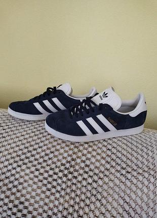 Кроссовки замшевые фирмы adidas gazelle 40 размер стелька 25 см